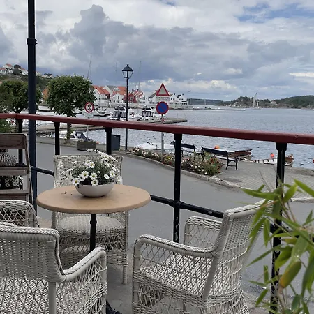 Отель Risor Hotel Рисёр