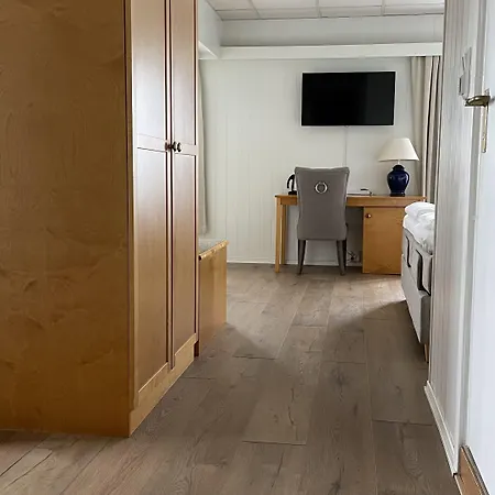 Отель Risor Hotel Рисёр