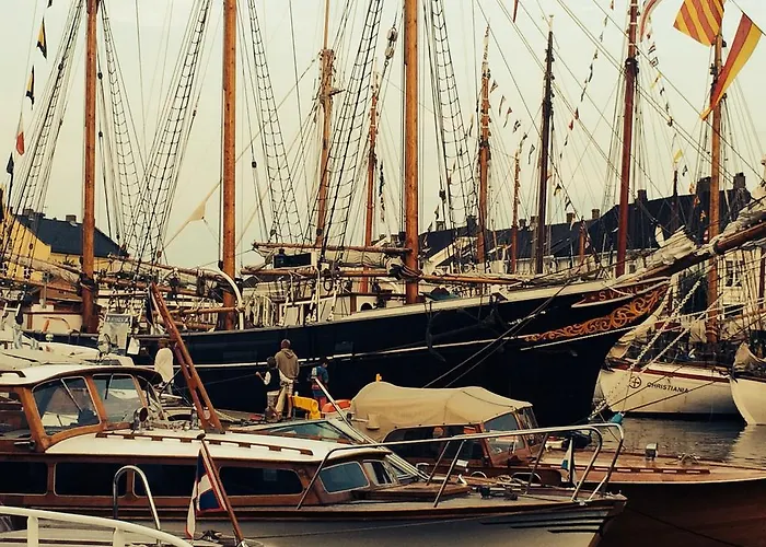 Risor Hotel מלון