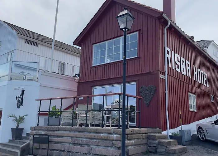 Risor Hotel מלון